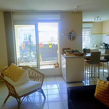 Daire Mauguio-carnon T2 Confort, Spacieux, Lumineux, Clim, Wifi, Balcon, Parking Prive, 15 Mn Des Plages, De Montpellier *